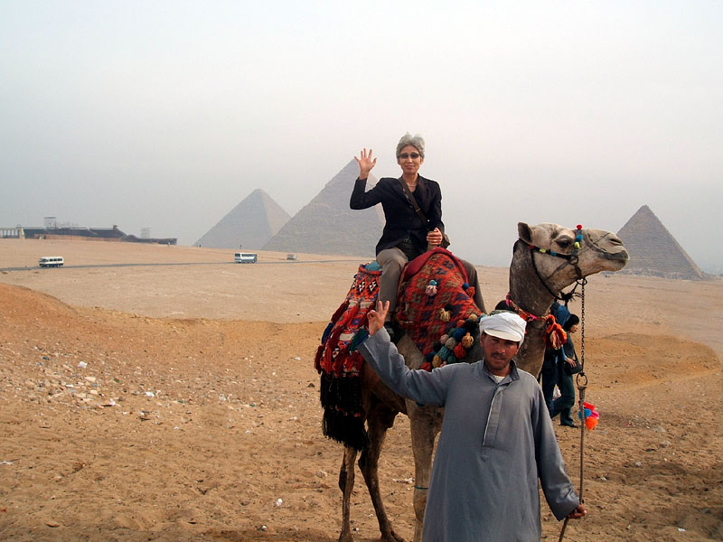 駱駝の背で記念撮影