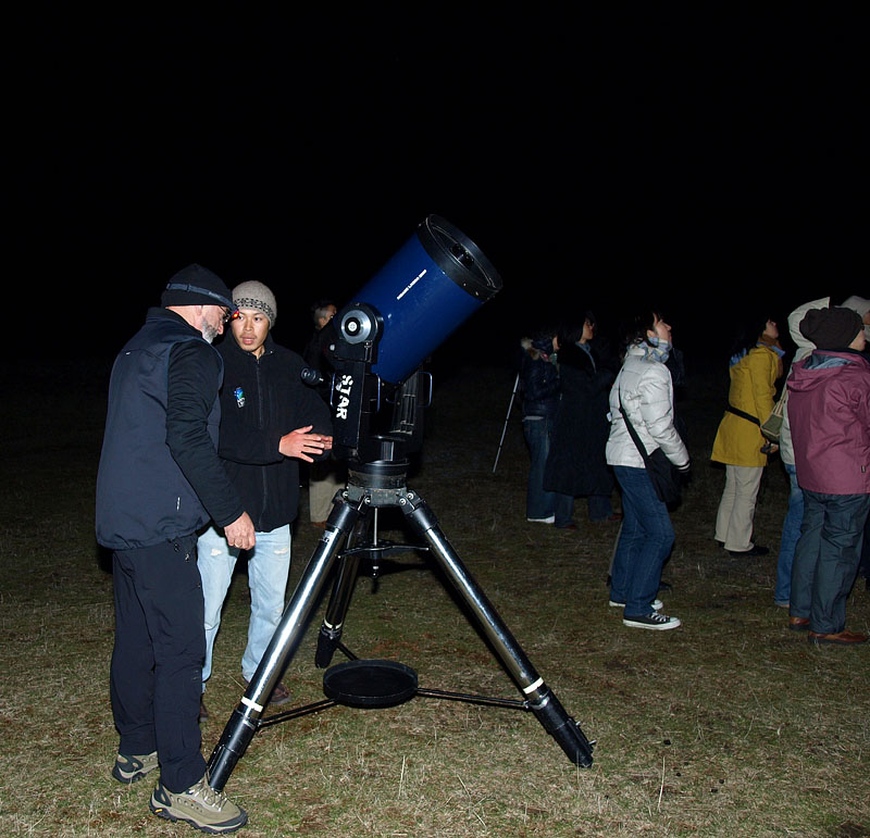 天体望遠鏡で星座を観察