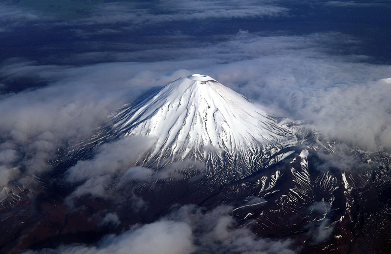 富士山によく似たマウント・ナウルホエ(2,291m)