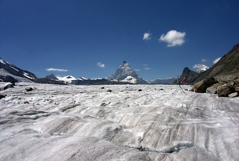 クレバスが見えるゴルナー氷河