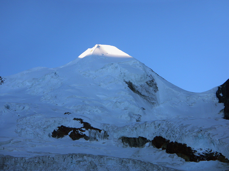 カストール(4,223m)の山頂光