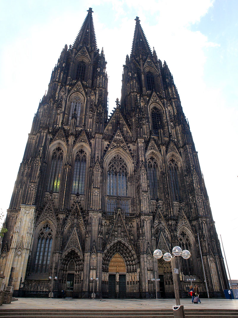 カソリック寺院としては世界最大のケルン大聖堂(世界文化遺産)