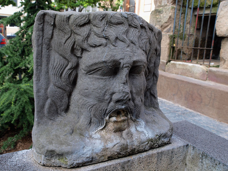 ローマ時代に造られた水道の遺跡