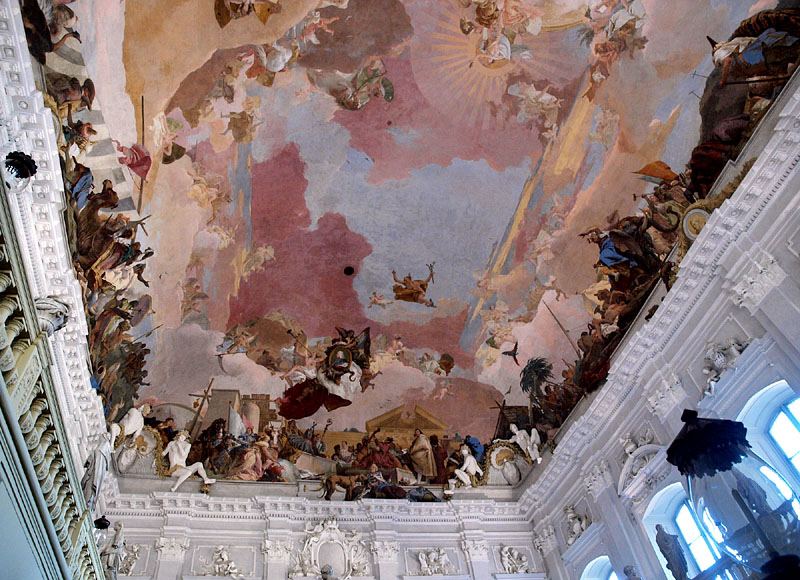 階段の間の天井に描かれた世界最大のフレスコ画