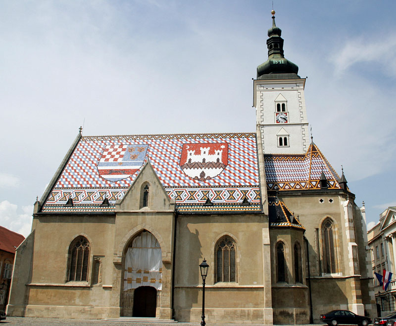 タイル屋根の美しい聖マルコ教会