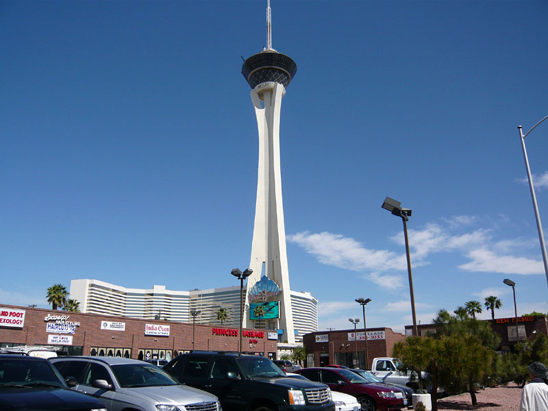 XggXtFAE^[  Stratosphere Tower