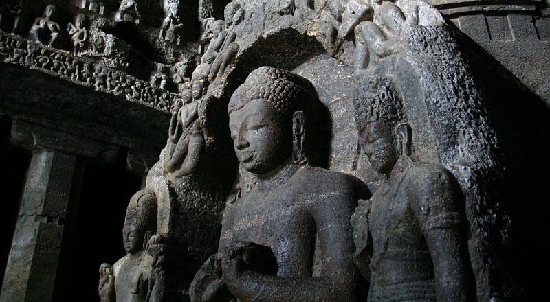 エローラ第10窟の螺髪の仏陀
