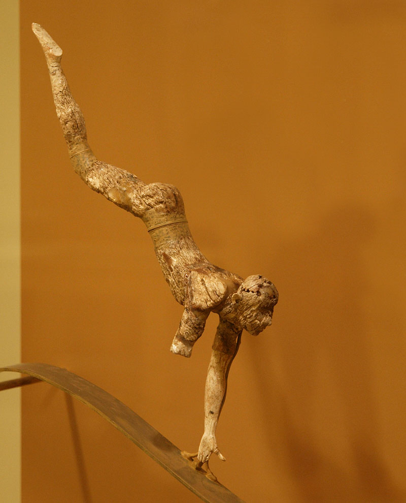 「雄牛跳びの競技者」/クノッソス宮殿出土　紀元前1500年頃