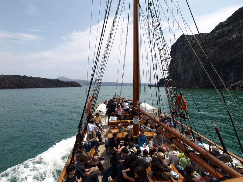 火山島を楽しむエーゲ海クルーズ
