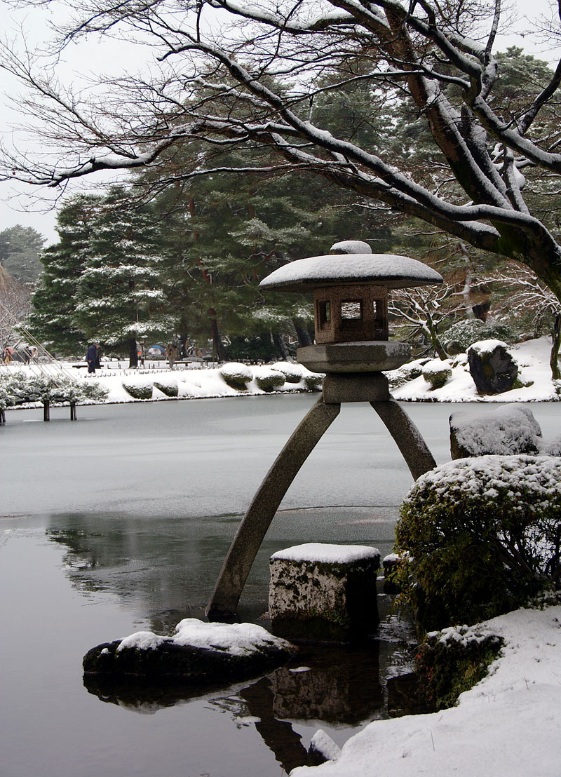 徽軫燈籠の薄化粧 2009.12.19 08:45