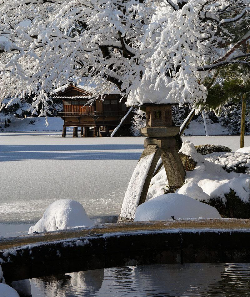 徽軫燈籠と内橋亭 2010.1.16 09:06