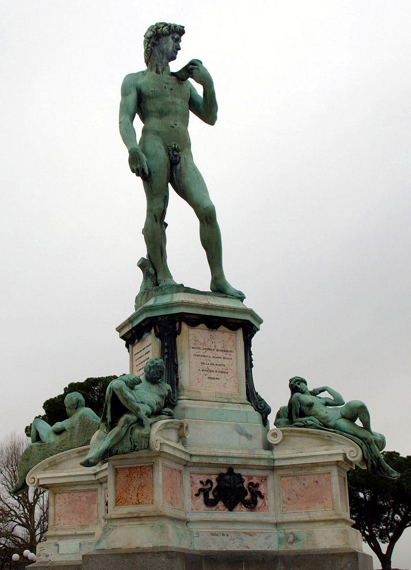 ミケランジェロ広場に立つダヴィデ像（コピー）