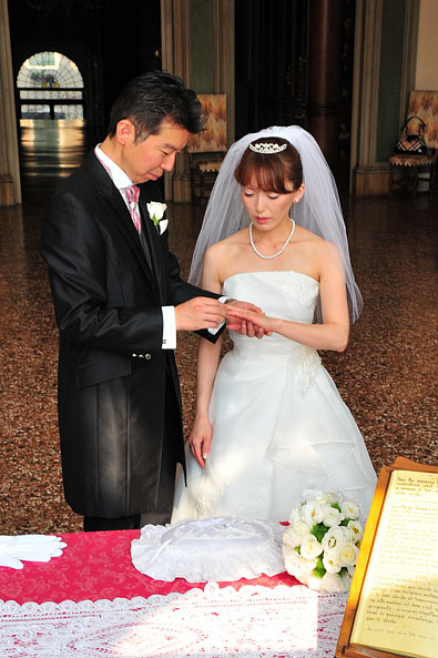 結婚指輪の交換 1/2