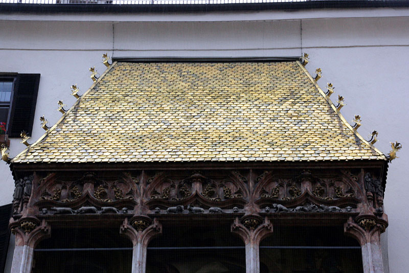 2,657枚の金箔を貼った銅版の屋根
