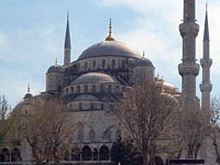 ６本のミナレットが象徴する巨大なブルーモスク（スルタンアフメット・ジャーミィ）