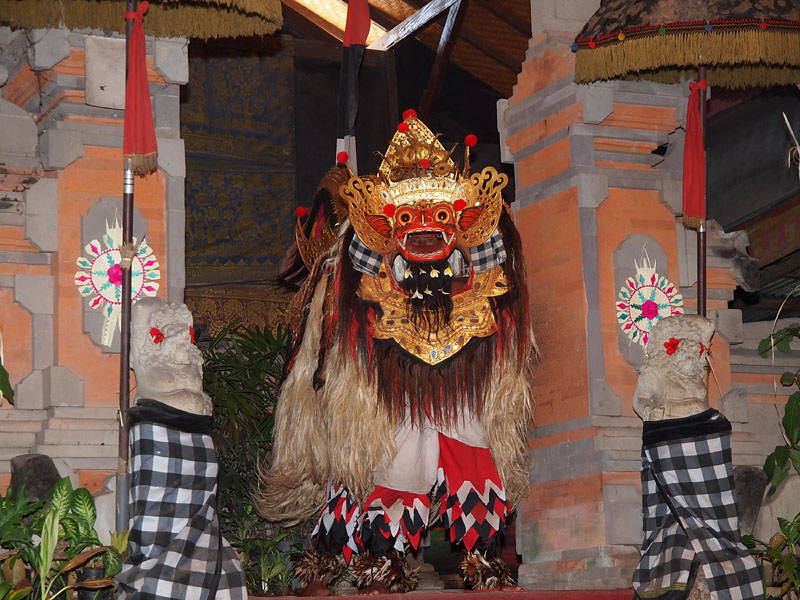 善の象徴・聖獣バロン The sacred lion Balong の登場! 09:33