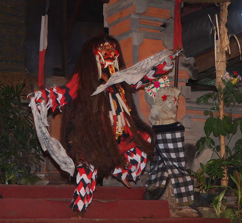 悪魔の女王ランダに変身したカレカ