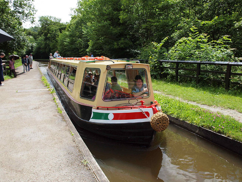 ̉^͂iރi[{[g Narrowboat