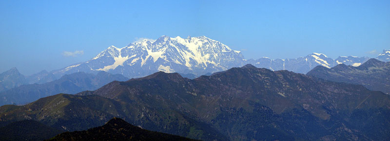 モッタローネ山頂（1,491m）から仰ぐモンテ・ローザ Monte Rosa （4,636m） 東面　10:40