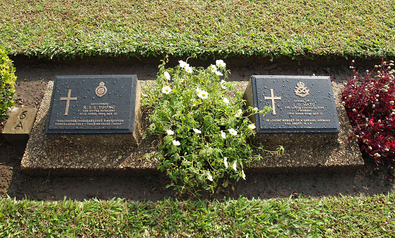 1944年4月17日に26歳と31歳の若さで戦死した兵士の墓標