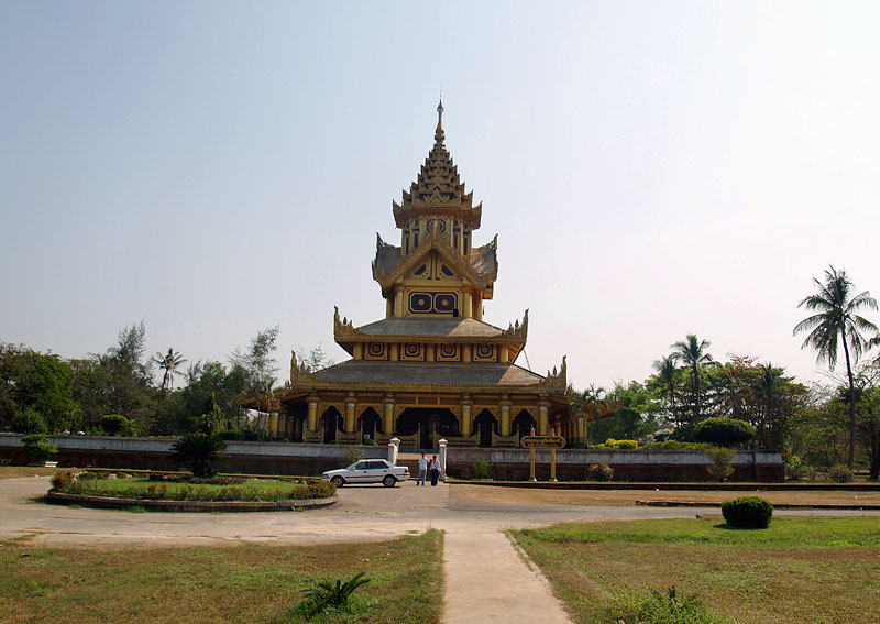 王の寝殿「蜂の玉座ホール」 Bee Throne Hall