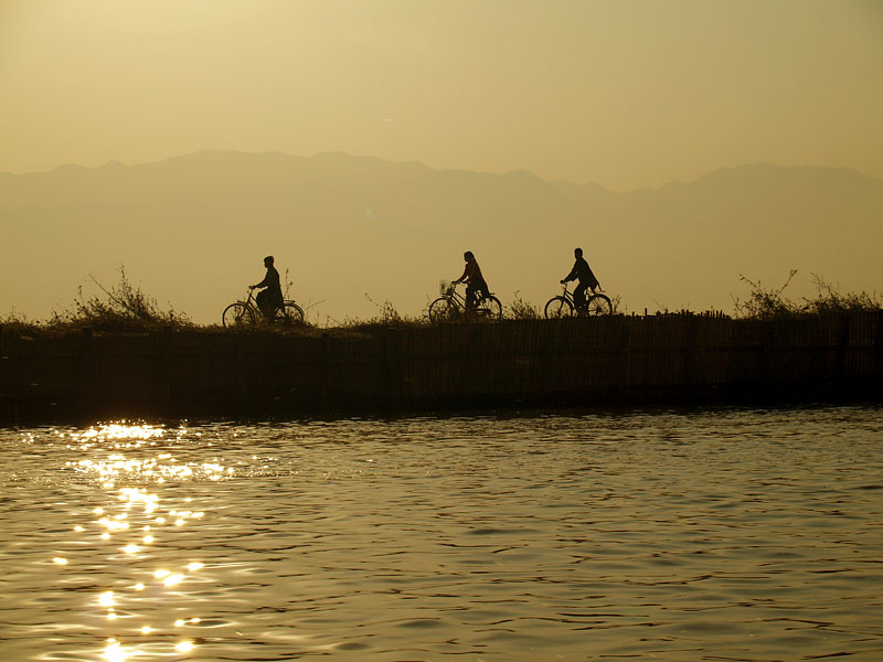 インレー湖の朝/五 〜自転車〜 07:42