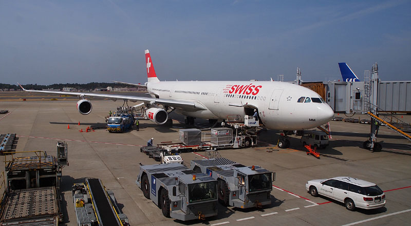 お世話になったスイス・インターナショナル・エアラインズLX0161便エアバスA340機 / 成田国際空港 第１ターミナル