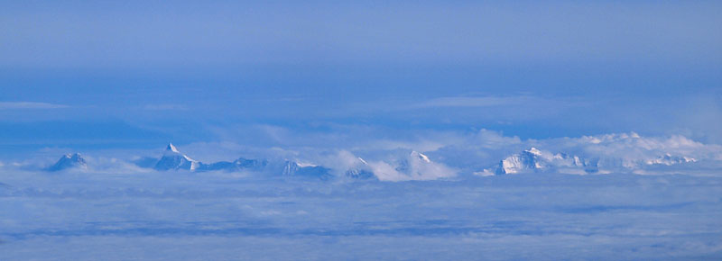 チューリッヒからマドリッドに向かうLX2032便から眺めるアルプス連山！　17:52