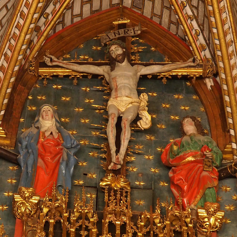主祭壇のキリスト像