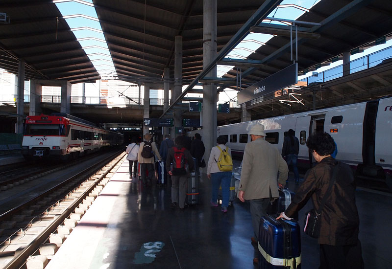 コルドバ駅に到着 17:43