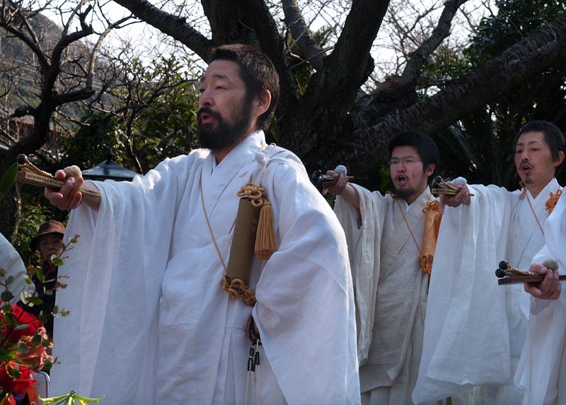 木釼を翳す荒行僧 3