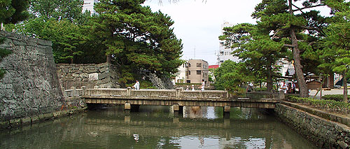 お堀
