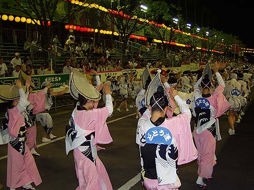 どとう連の女踊り
