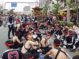 道路で休憩