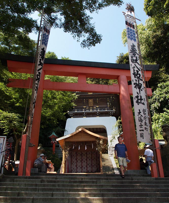 赤鳥居と瑞心門