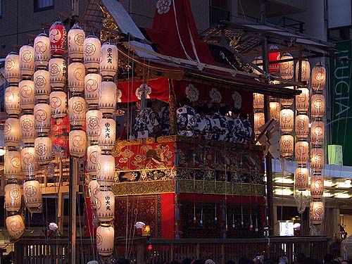 長刀鉾と駒形提灯