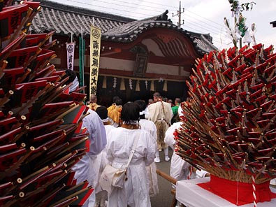 祈祷する山伏たち