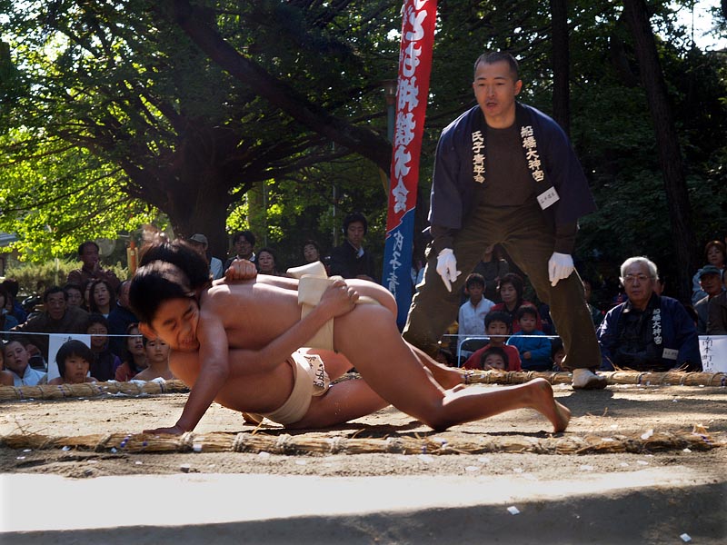 激しい寄り倒し!