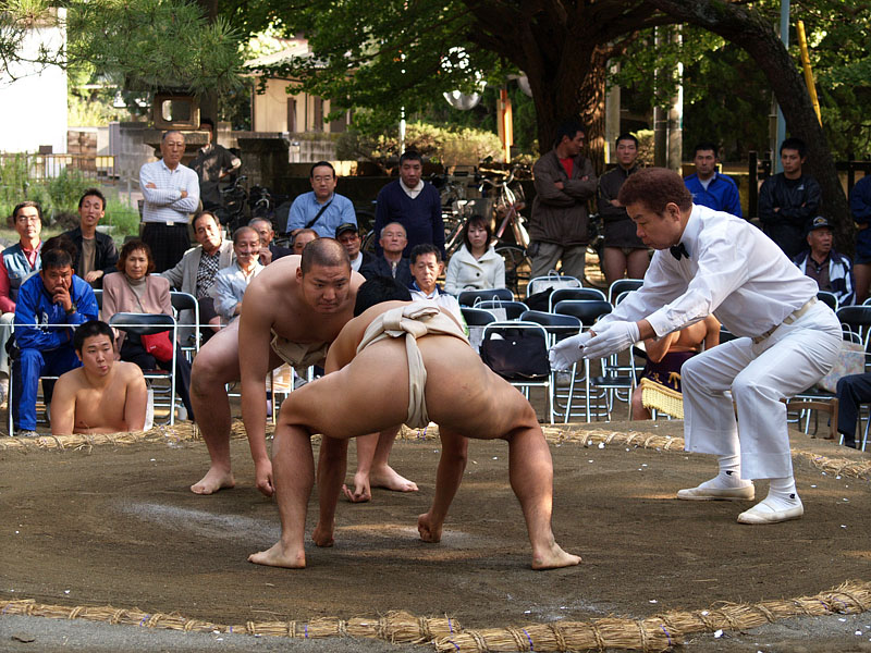優勝のかかった慎重な立ち会い