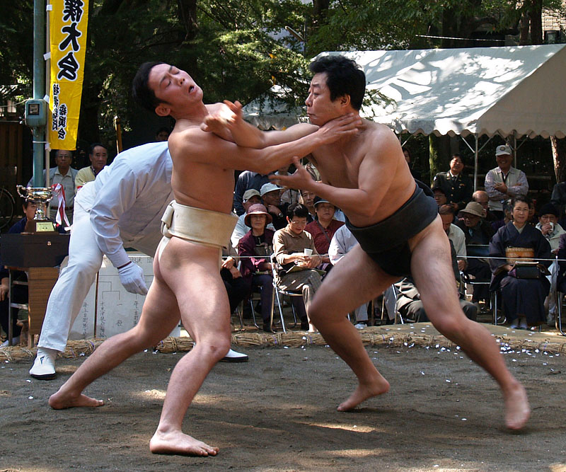 激しいのど輪の応酬