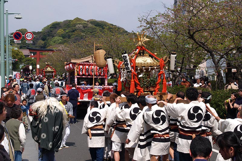 今泉囃子会と白山神社の神輿