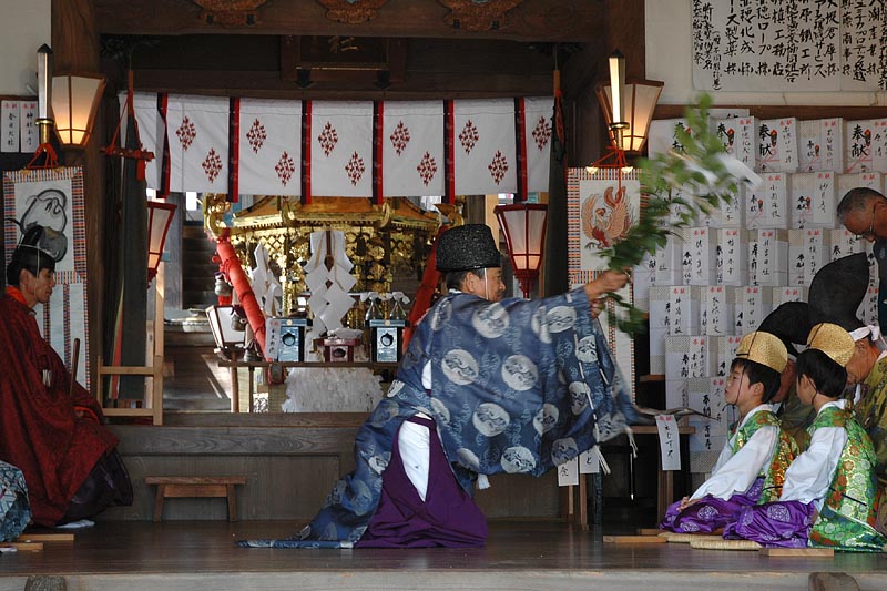 拝殿の神事