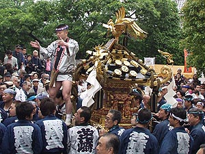 祭りの男たち B