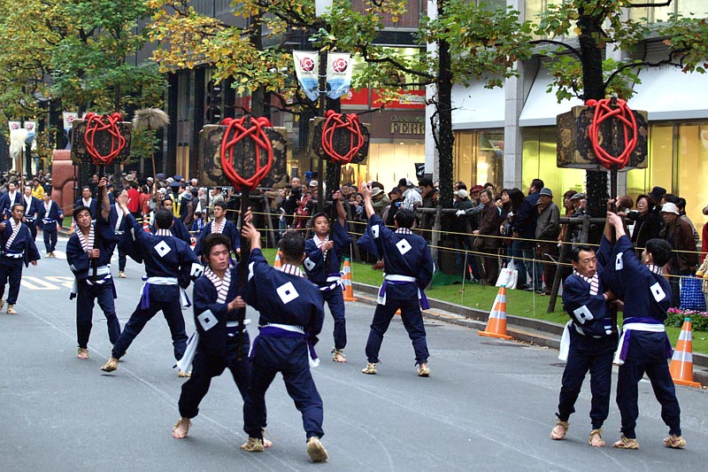 挟箱持の交代