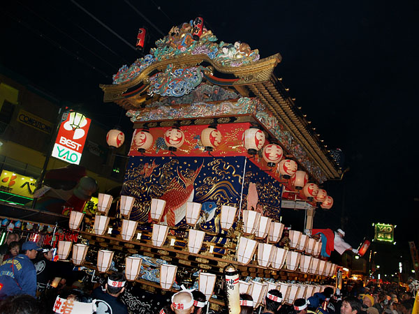 中町を行く豪華な中町屋台