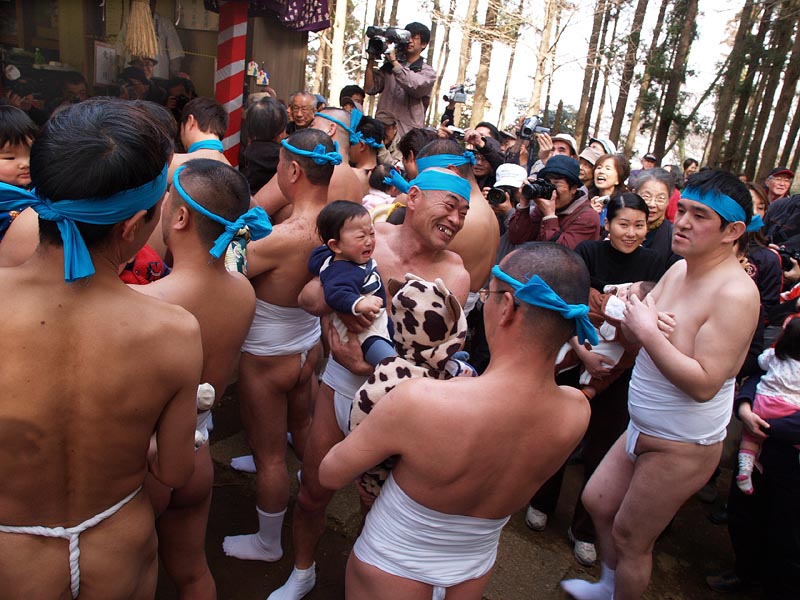 春祭子供参りに褌締め