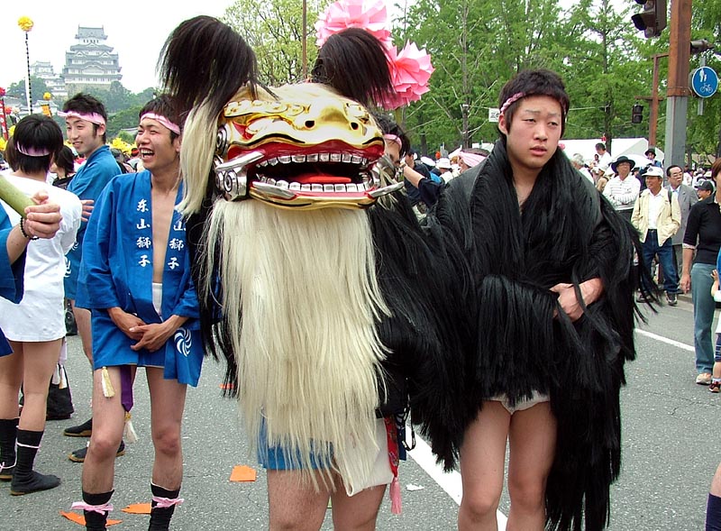 金ピカの東山獅子