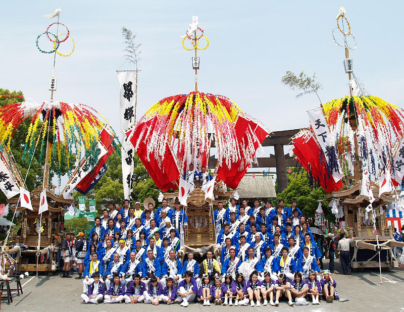 大型の一番山笠「下伊田」の記念撮影