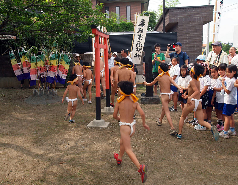 ちびっ子たちの褌ランニング