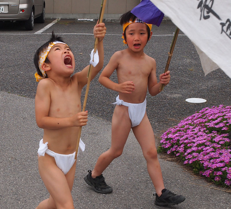 元気に「モンヤーサー!」を叫ぶ・・・この児に金賞決定!!